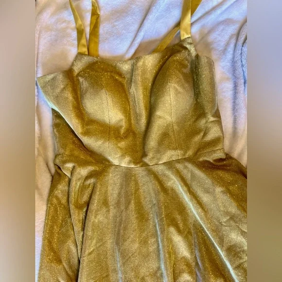 Gold dress - Picture 4 of 4